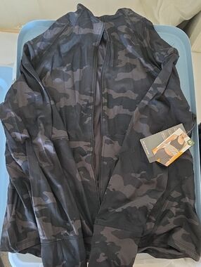 Women's Black & Gray Camo Full Zip Jacket